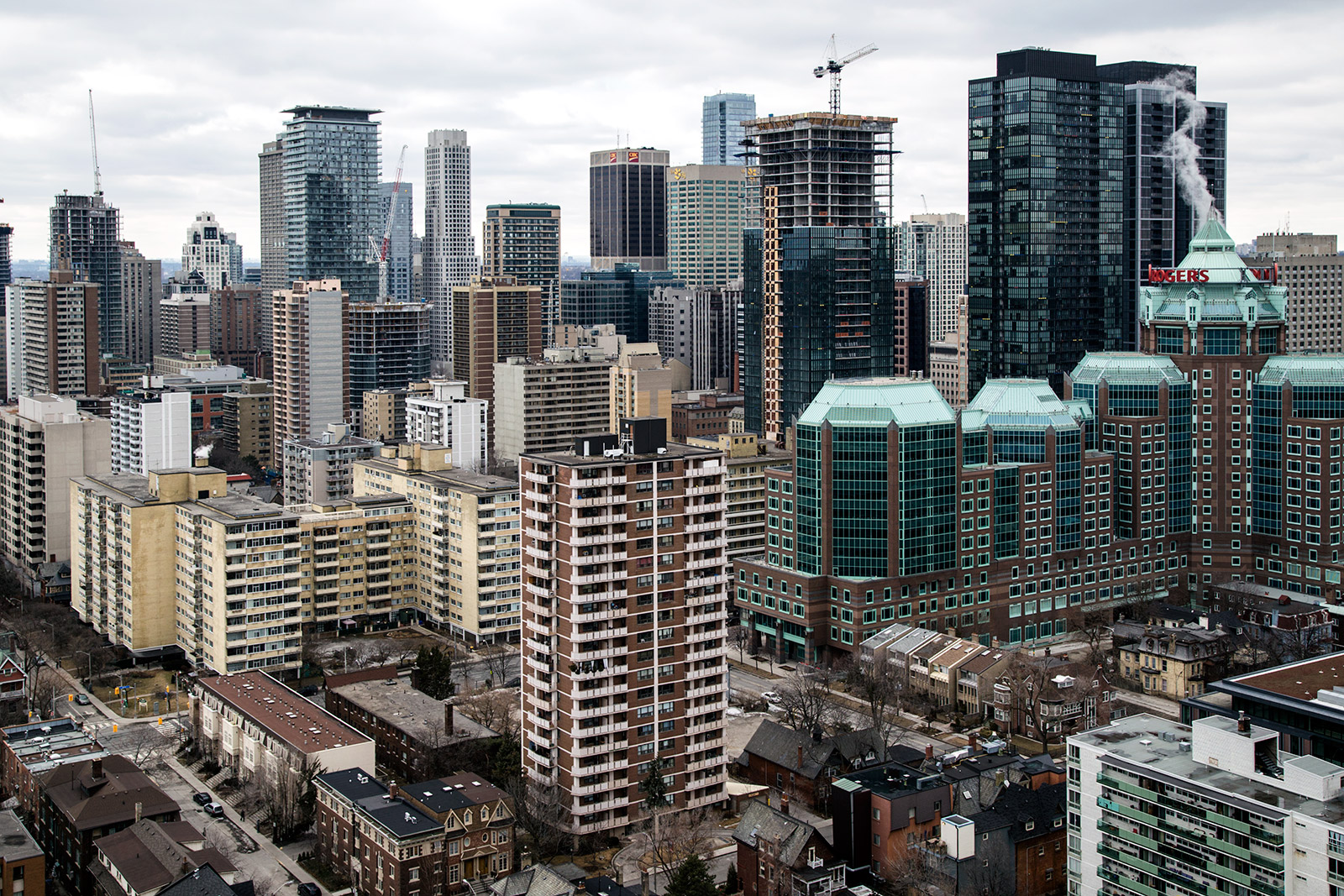 20141013. Looking NW across Toronto. Beyond the modern residenti