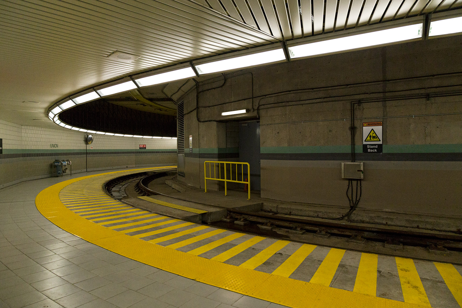 20141101. The curves of Toronto's Union Station streetcar platfo
