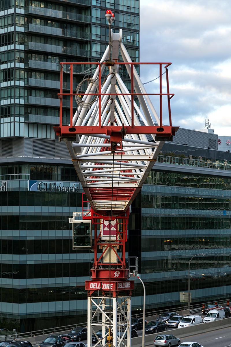 20151019. A jib puts its tower crane in perspective.