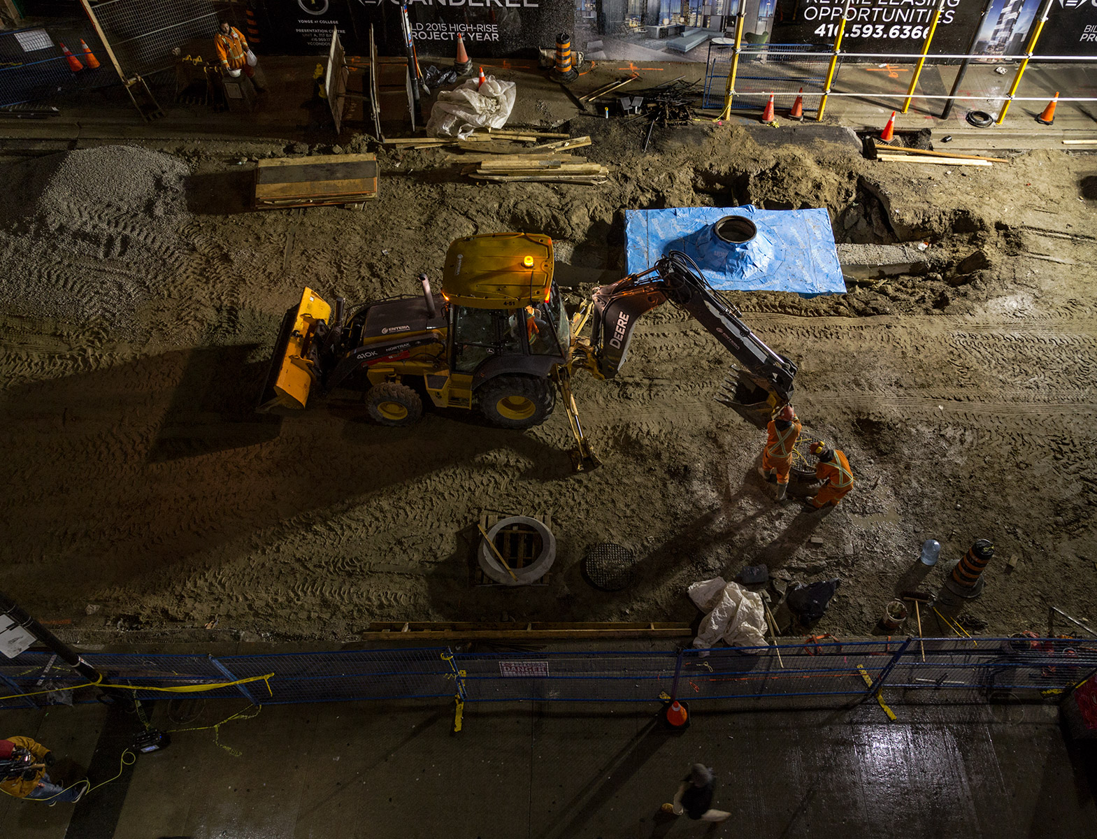 20151201. Fixing a $250,000 Toronto sinkhole at Yonge and Colleg