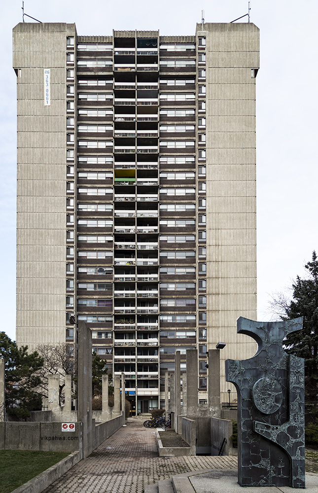 20170102. Krystyna Sadowska's 1967 sculpture suits the concrete