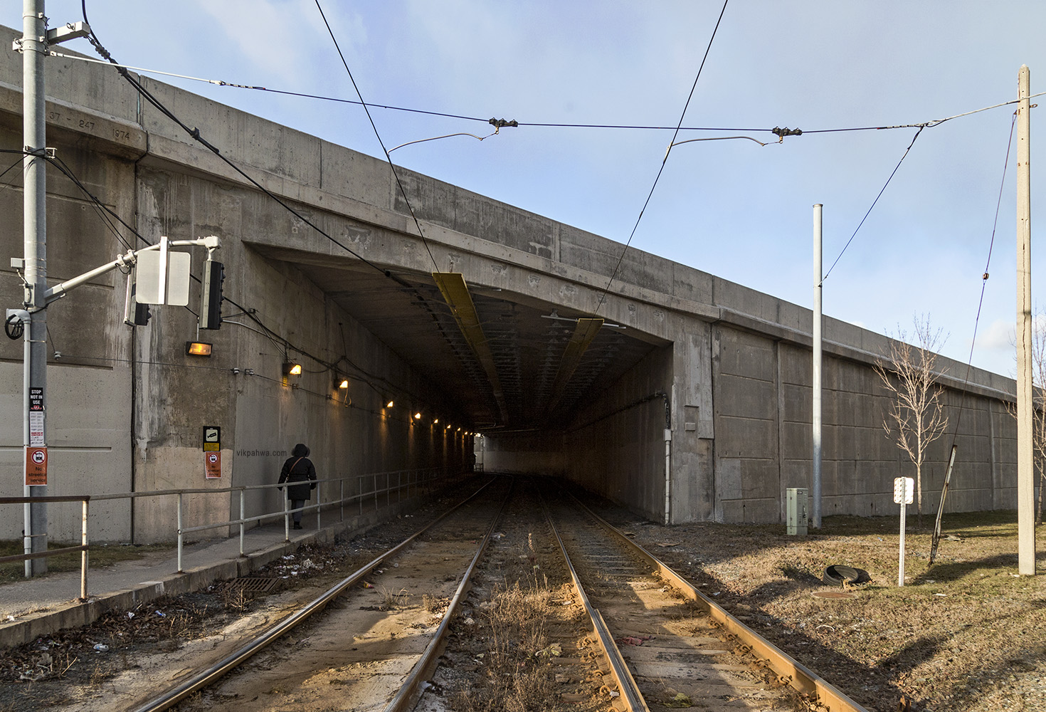 20170123. Entering TTC's Humber Loop tunnel under the Gardiner E