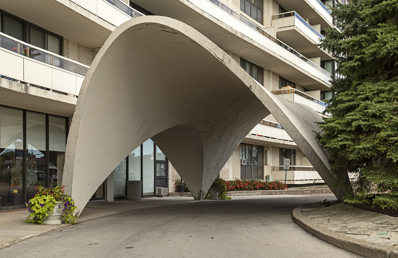 20200902. Now that’s a serious modern canopy – thin smooth concrete