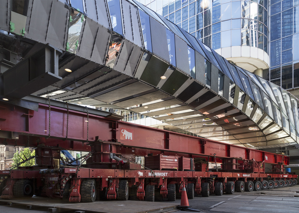 20170709. A massive Mammoet self-propelled modular transport (with ...