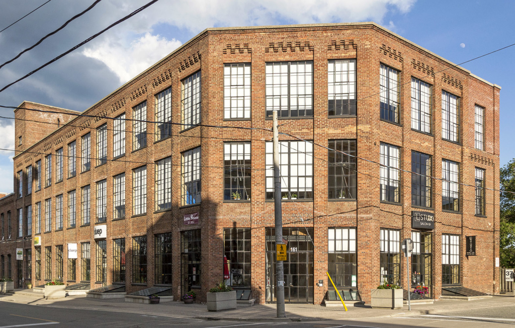 20170710. The 1910 S.F. Bowser and Company Factory, producer of oil ...